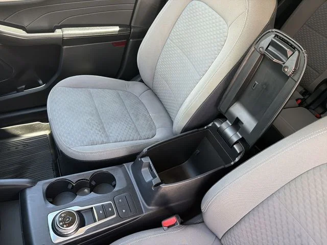 Used 2022 Black Ford SE image 23