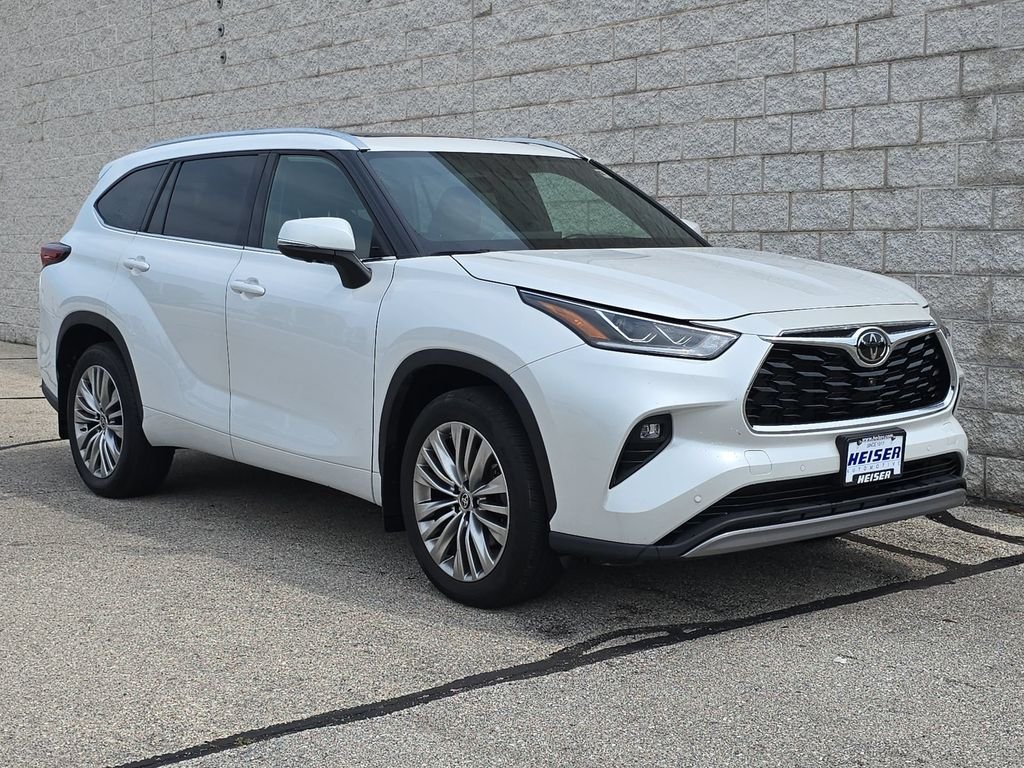 Used 2025  Toyota Platinum image 14