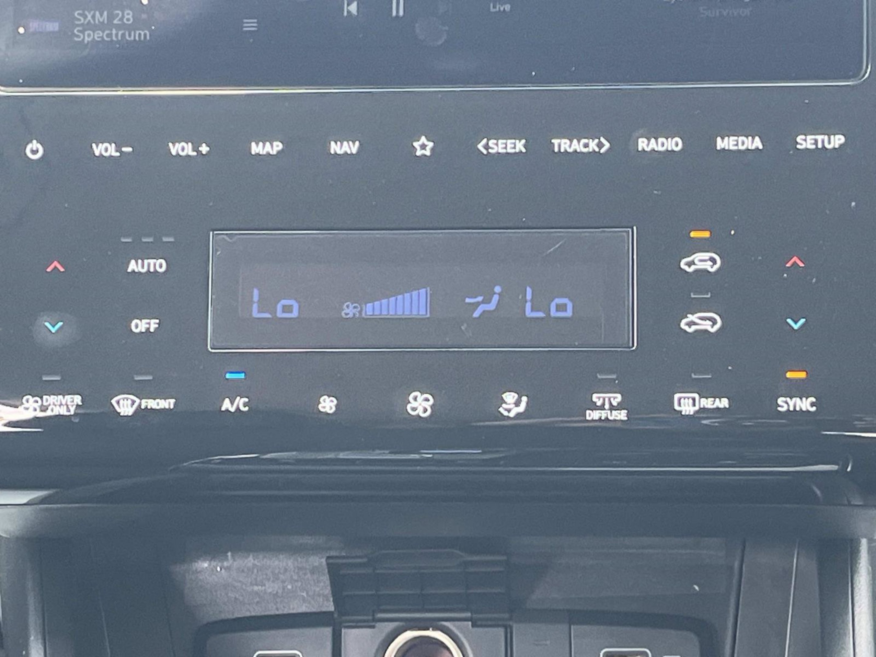 Used 2024 Shimmering Silver Hyundai Blue image 12