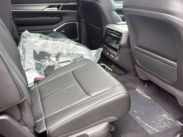 New 2026 High Gloss Black Exterior Paint Jeep Upland image 18