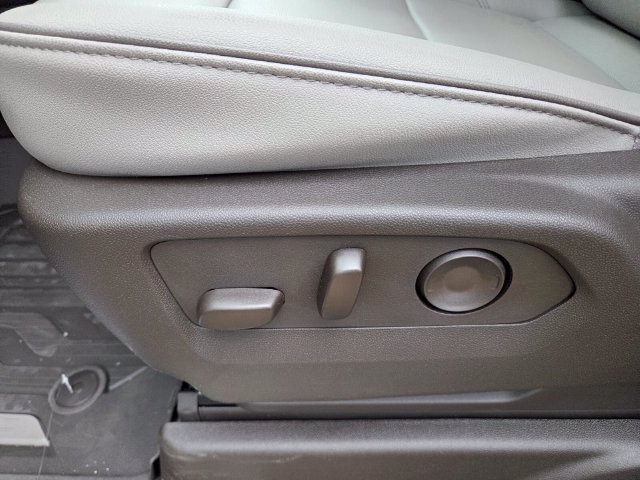 New 2026 Onyx Black GMC Elevation image 5