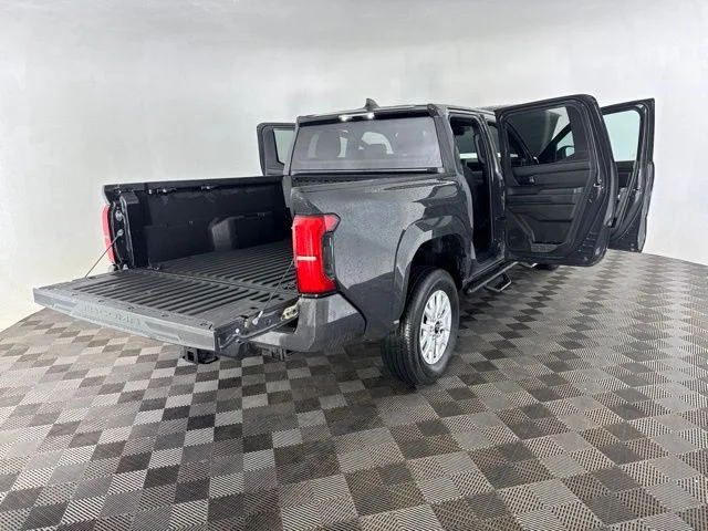 Used 2024  Toyota SR5 image 18