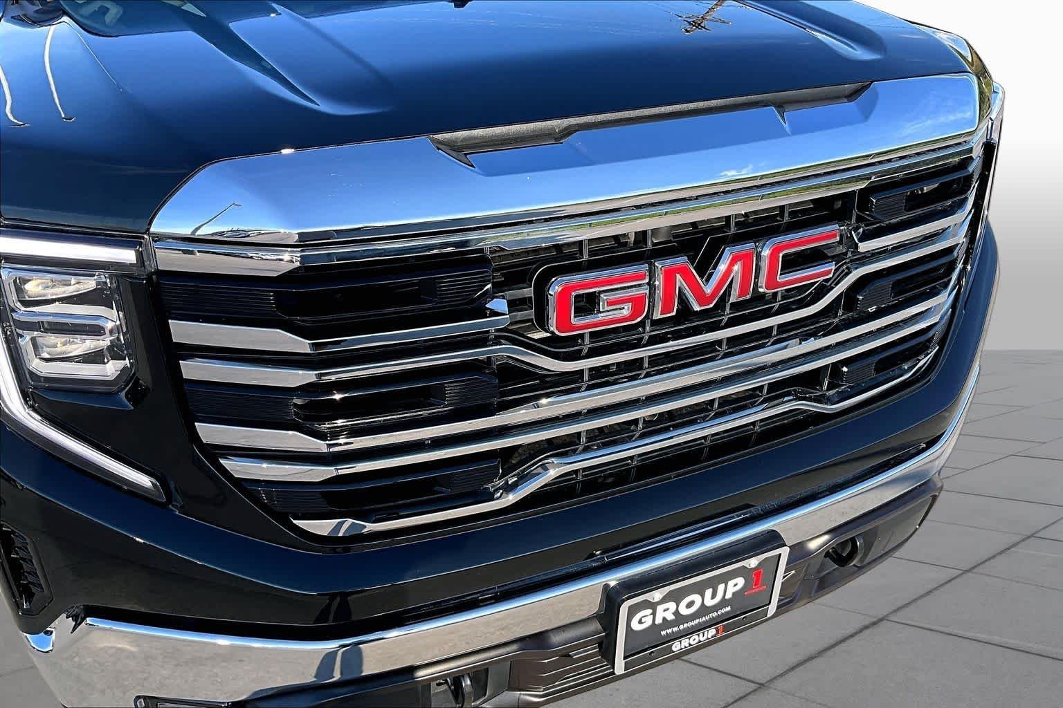Used 2026 Onyx Black GMC SLT image 30