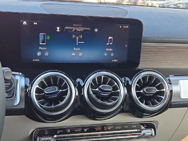 New 2026 Polar White Mercedes-Benz GLB250 image 11