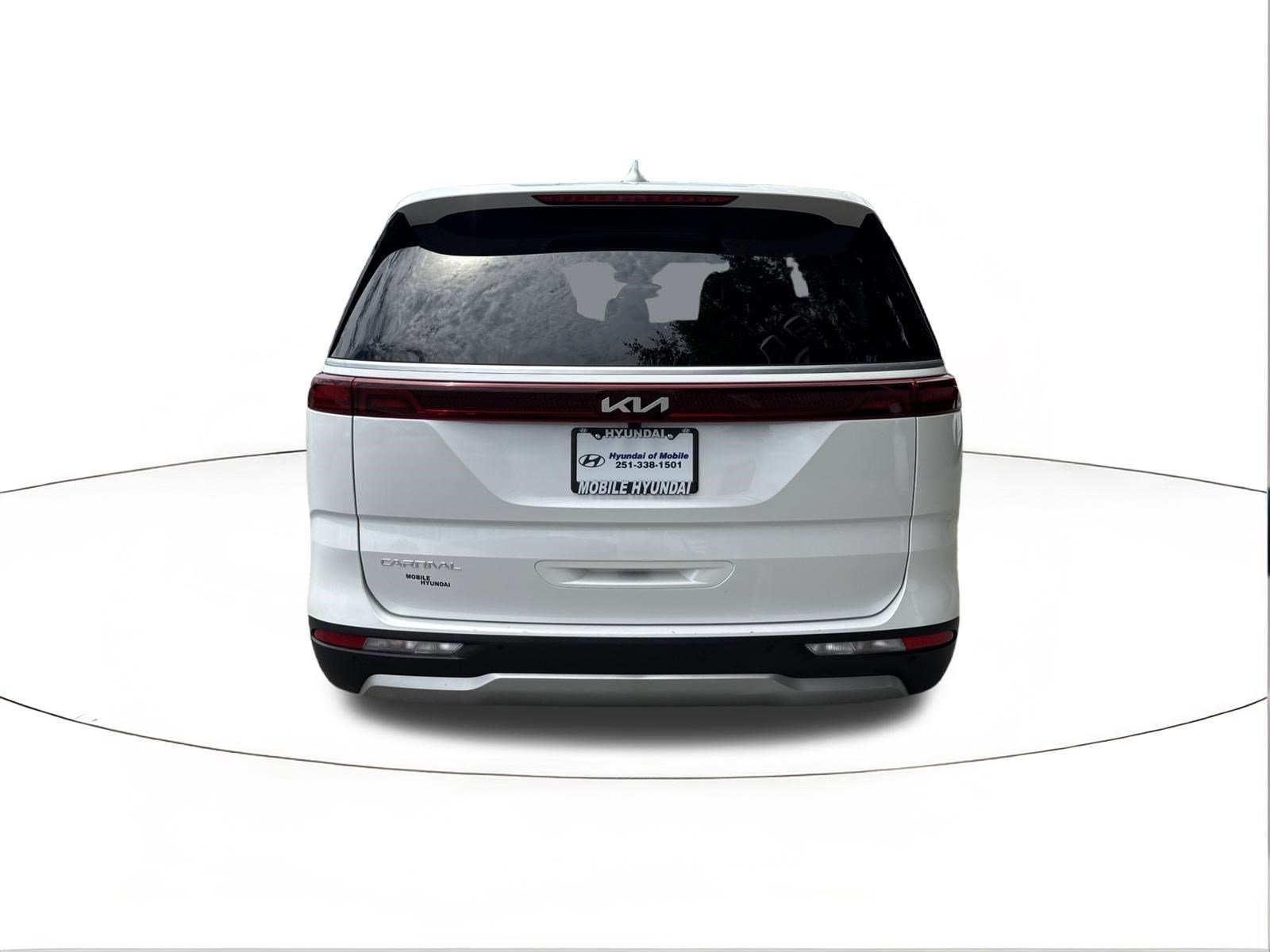 Used 2024 Snow White Pearl Kia LX image 4