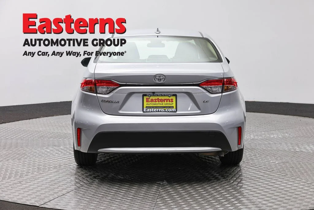 Used 2022 Silver Toyota LE image 6