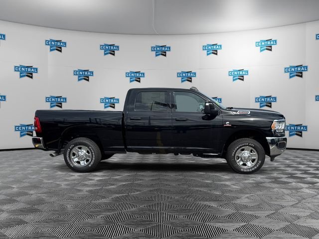 New 2024 Diamond Black Crystal Pearl-Coat Exterior Paint RAM Tradesman image 5