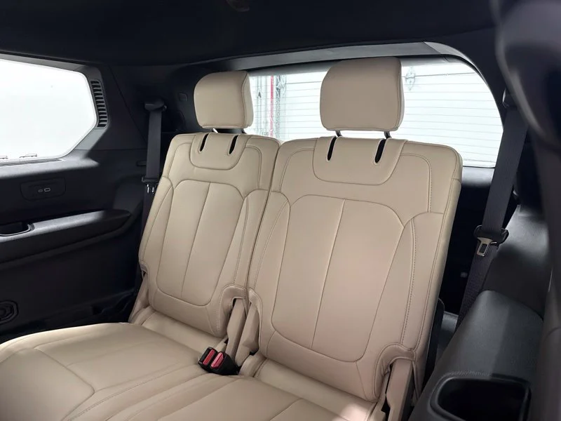 New 2027 Bright White Clear-Coat Paint Jeep Limited image 19