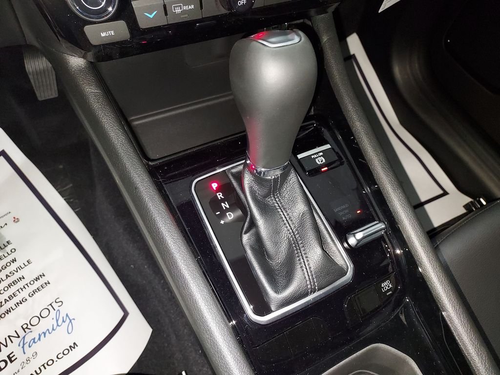 New 2026 White Jeep Latitude image 23