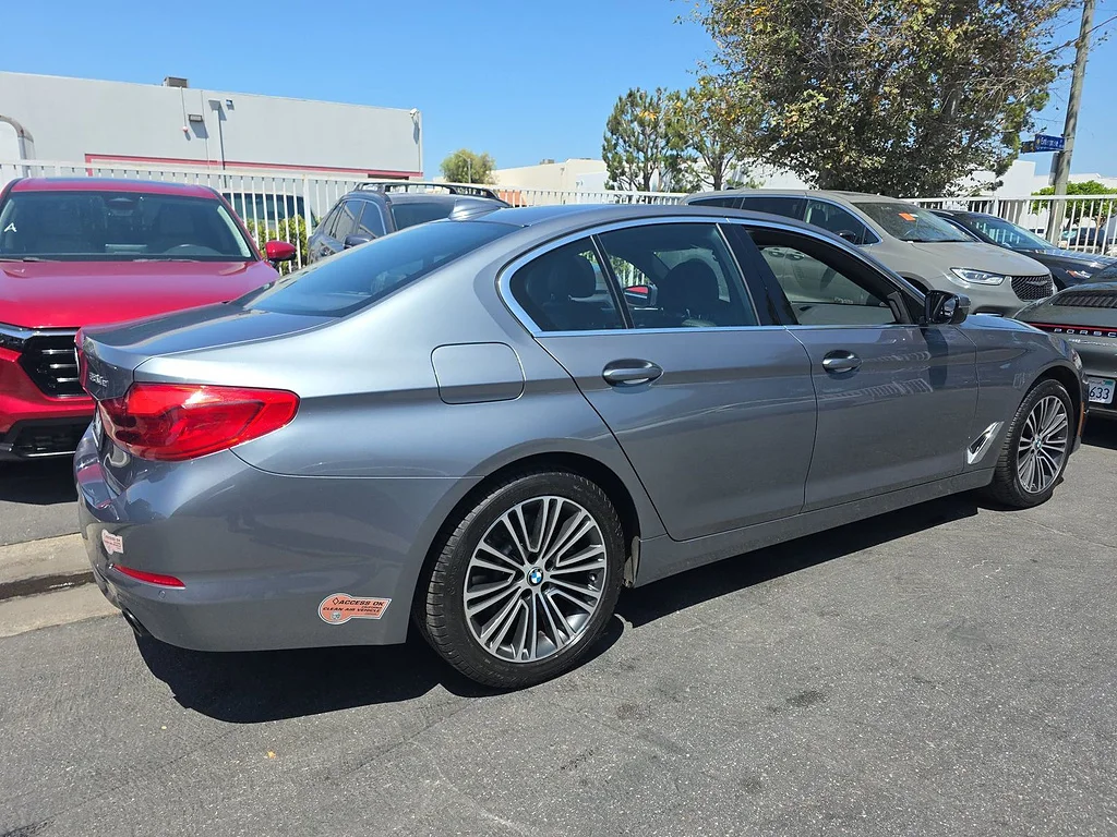Used 2020 Bluestone Metallic BMW 530e iPerformance image 3