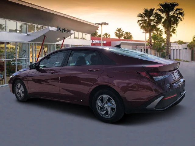 Used 2025 Red Hyundai SE image 5