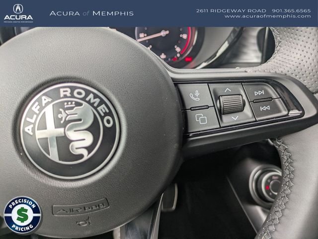 Used 2025 White Alfa Romeo Base image 15