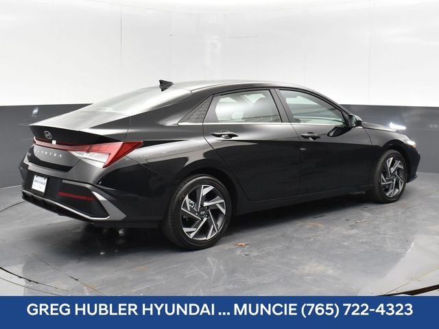 Used 2025 Black Hyundai SEL Convenience image 9