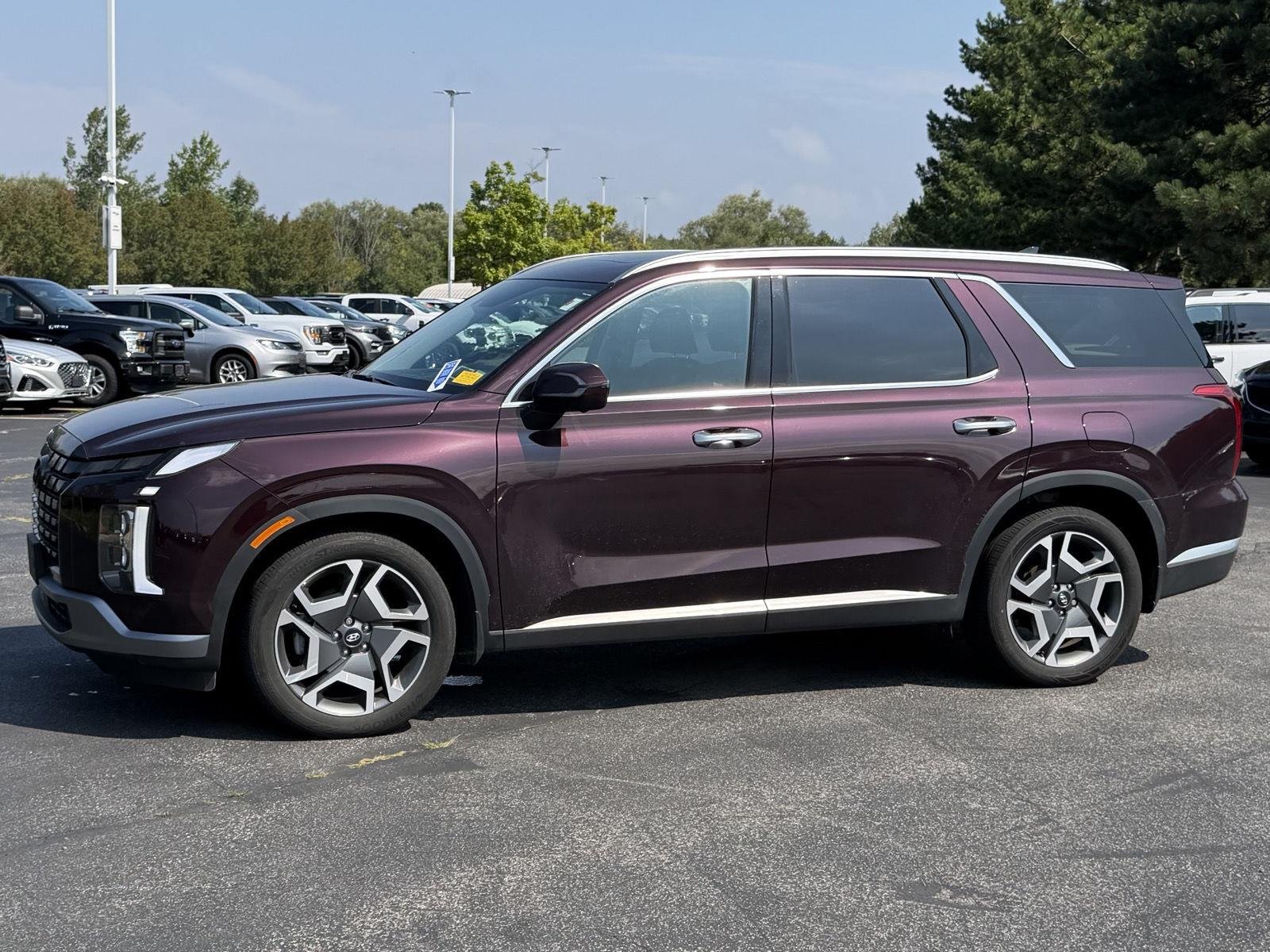 Used 2023 Sierra Burgundy Hyundai Limited image 6