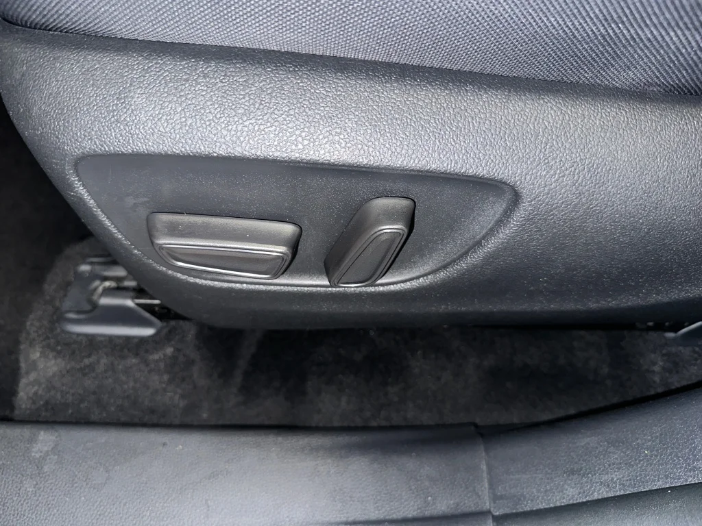 Used 2023 Wind Chill Pearl Toyota L image 6