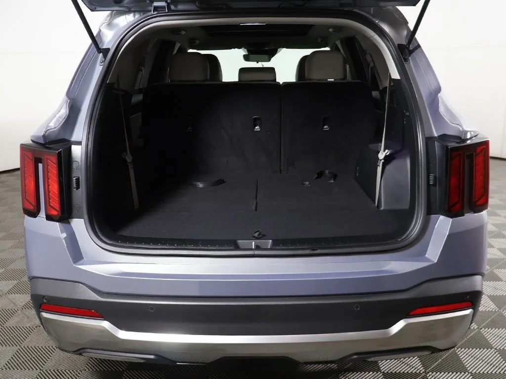 Used 2025 Silver Kia S image 18