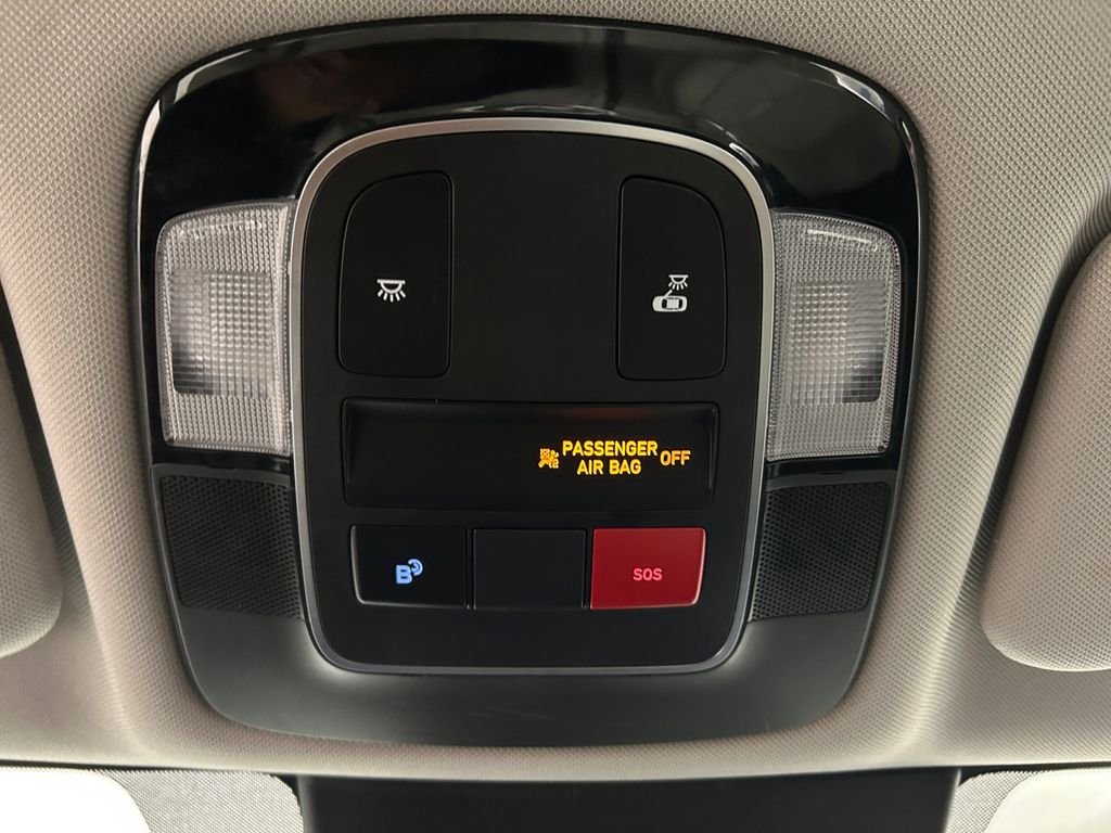 Used 2024 White Hyundai SEL image 29