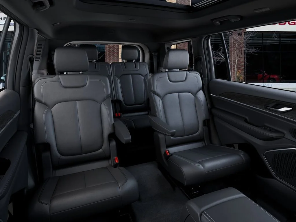 New 2026 Silver Zynith Exterior Paint Jeep Limited image 15