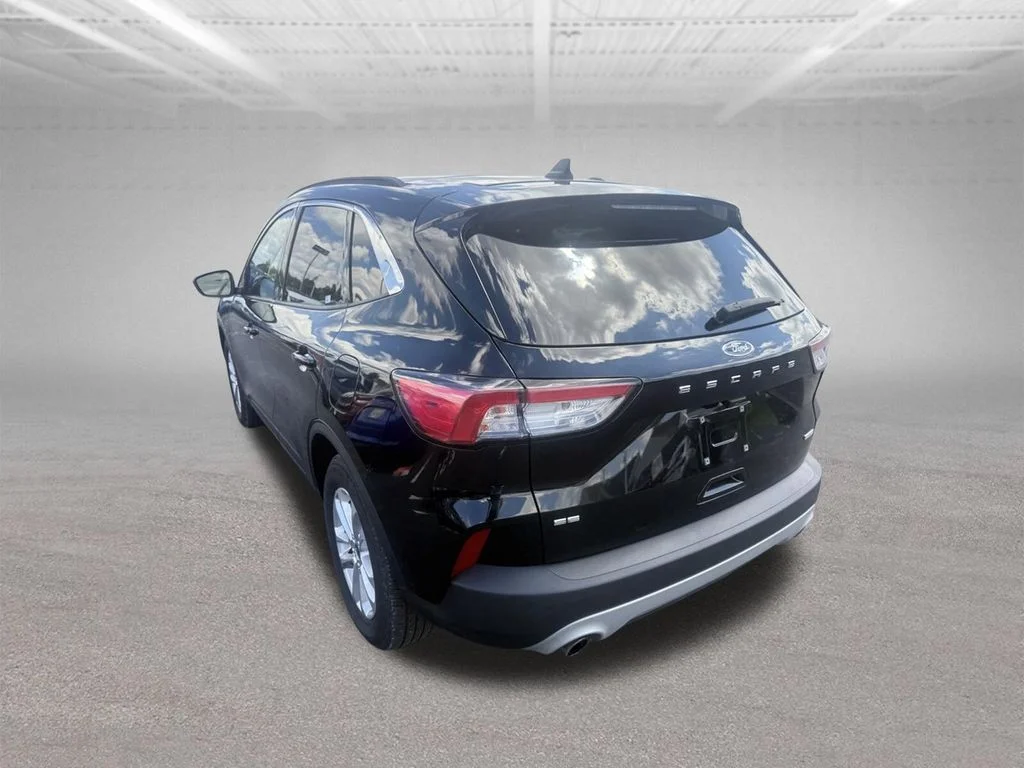 Used 2020 Black Ford SE image 9