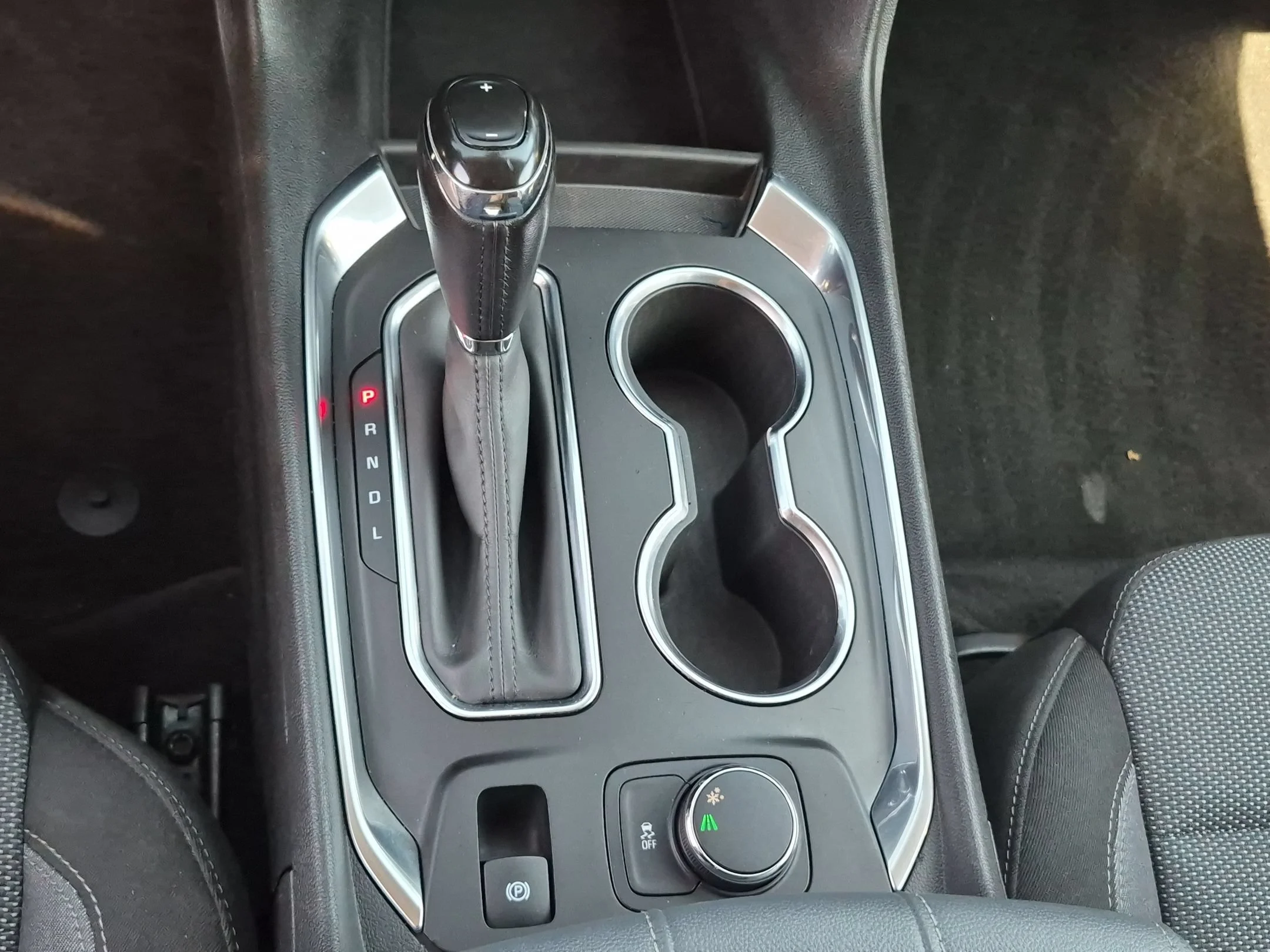 Used 2019 Graphite Metallic Chevrolet LT Cloth image 14