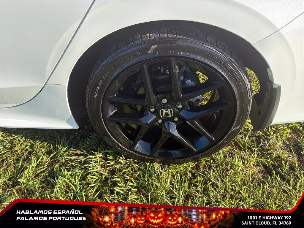Used 2025  Honda Sport image 11