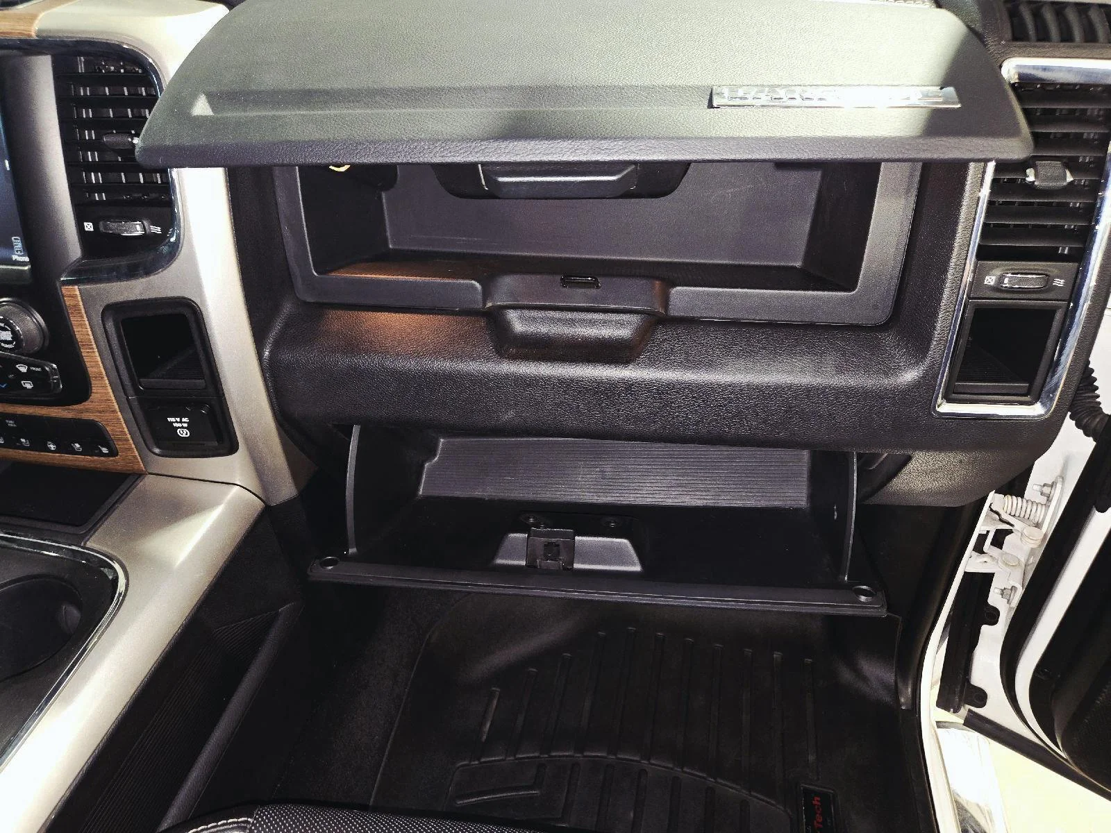 Used 2016 Bright White Clearcoat Ram Laramie image 54