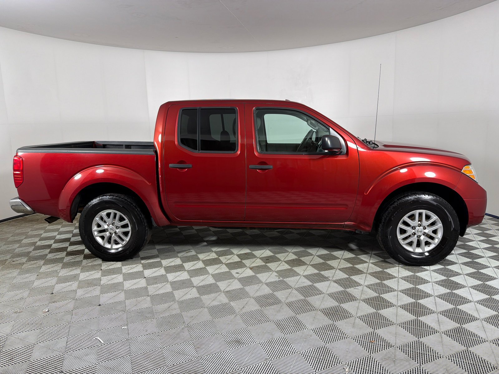Used 2016 Cayenne Red [Red] Nissan SV image 2