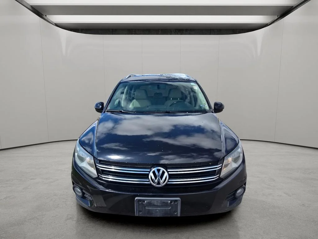 Used 2013 Deep Black Metallic Volkswagen SE image 8