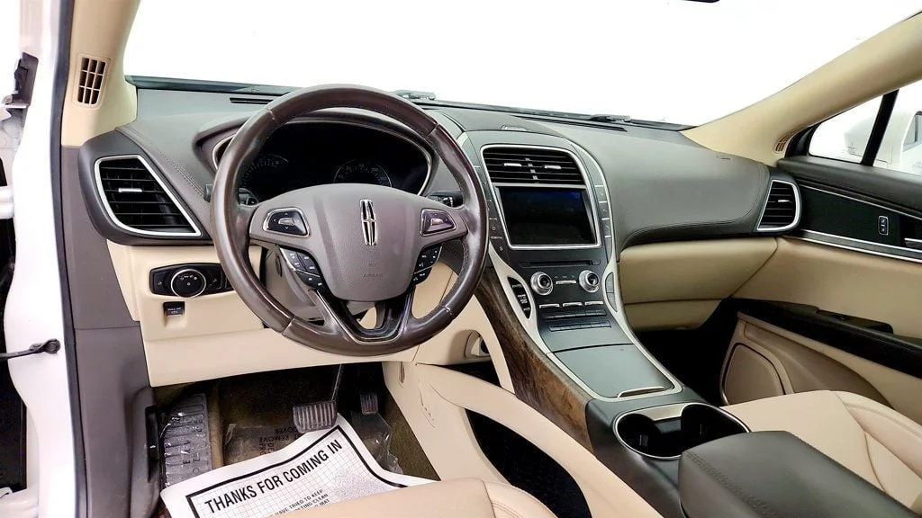 Used 2017 White Platinum Metallic Tri-Coat Lincoln Reserve AWD w/ Technology Package & 21