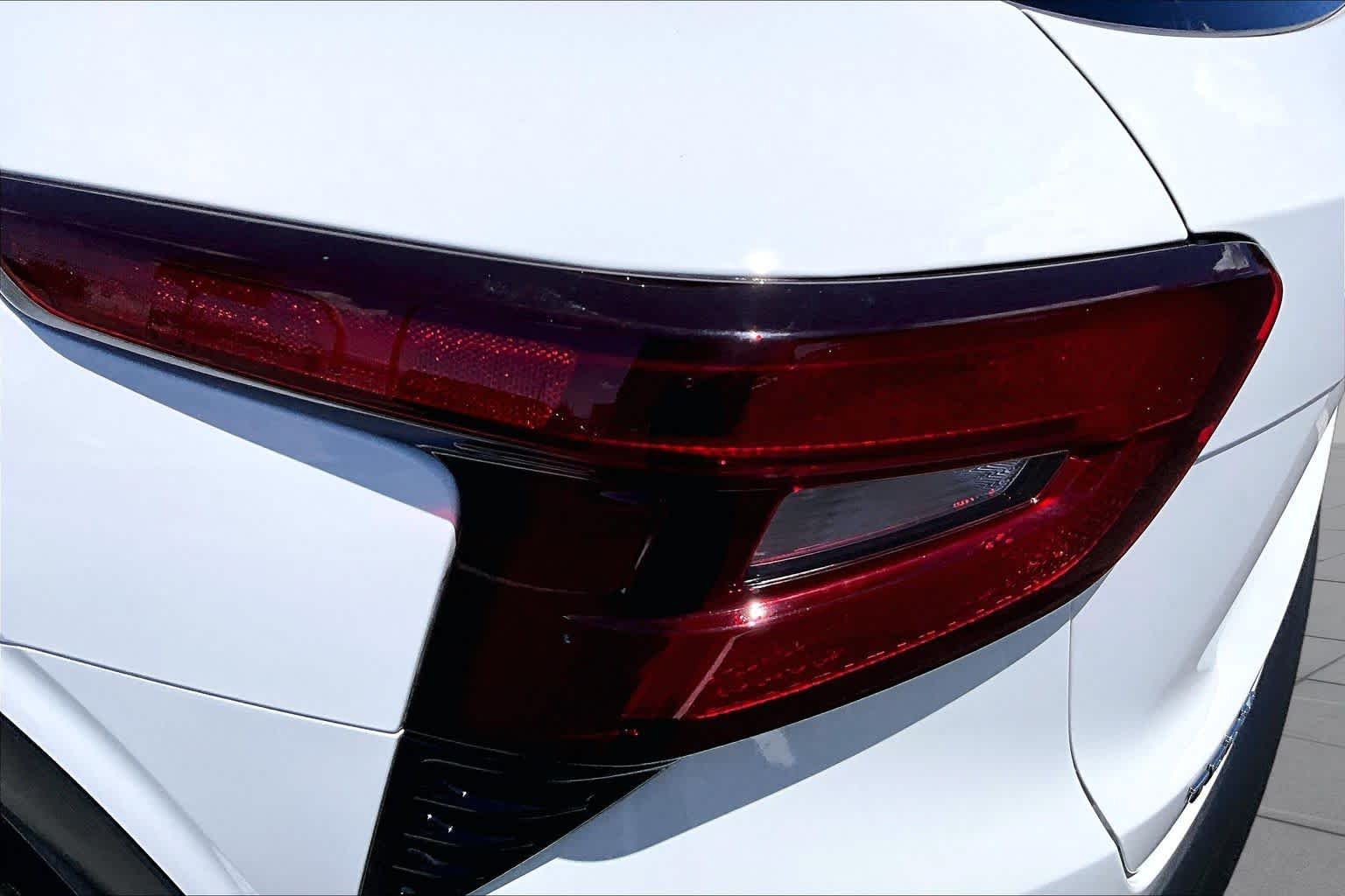 Used 2025 Summit White Chevrolet LT image 25