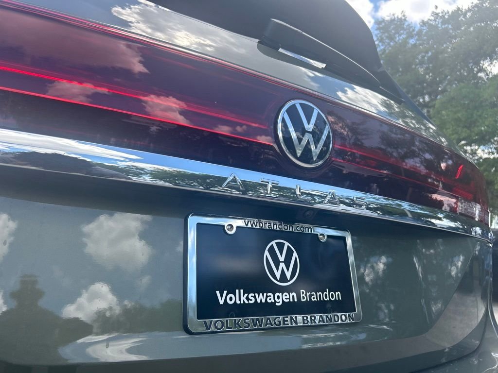 New 2026 Green Volkswagen 2.0T SE w/Technology image 43