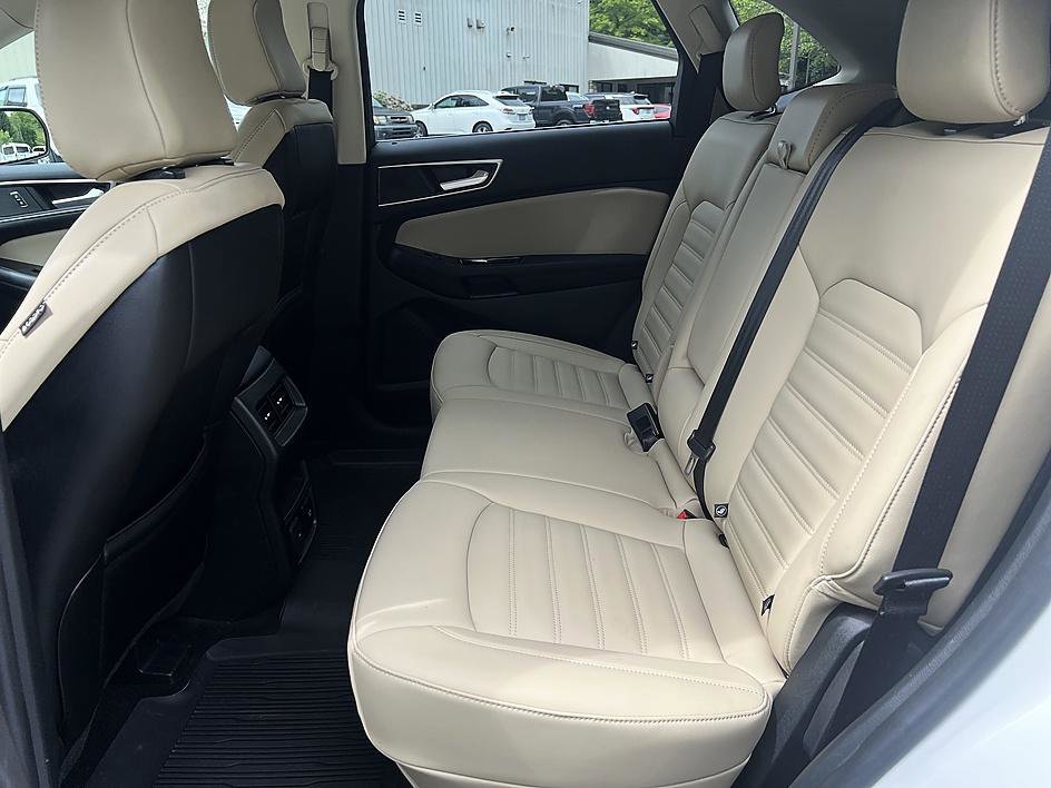 Used 2020 White Metallic Ford SEL image 13