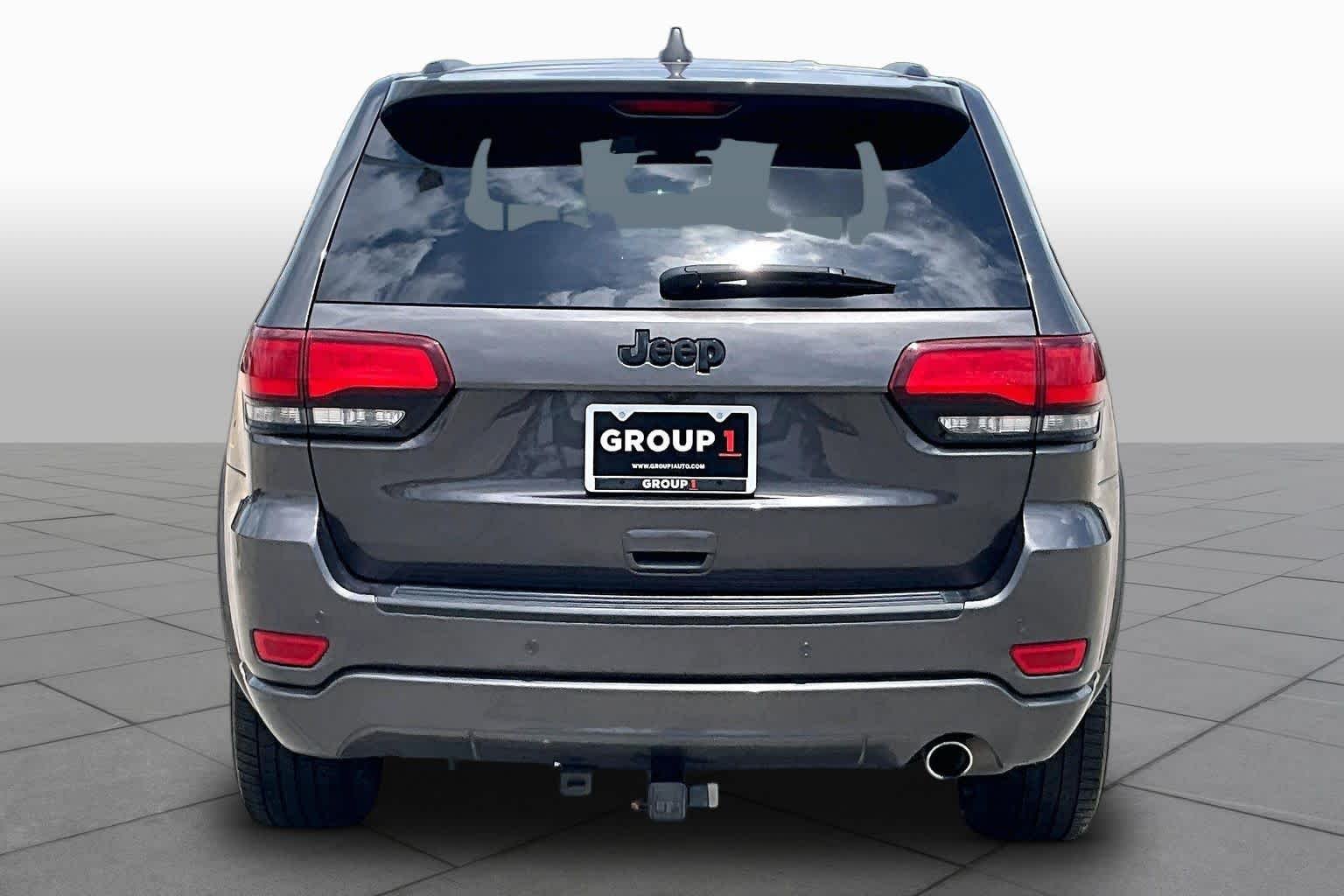 Used 2019 Granite Crystal Metallic Clearcoat Jeep Altitude image 5