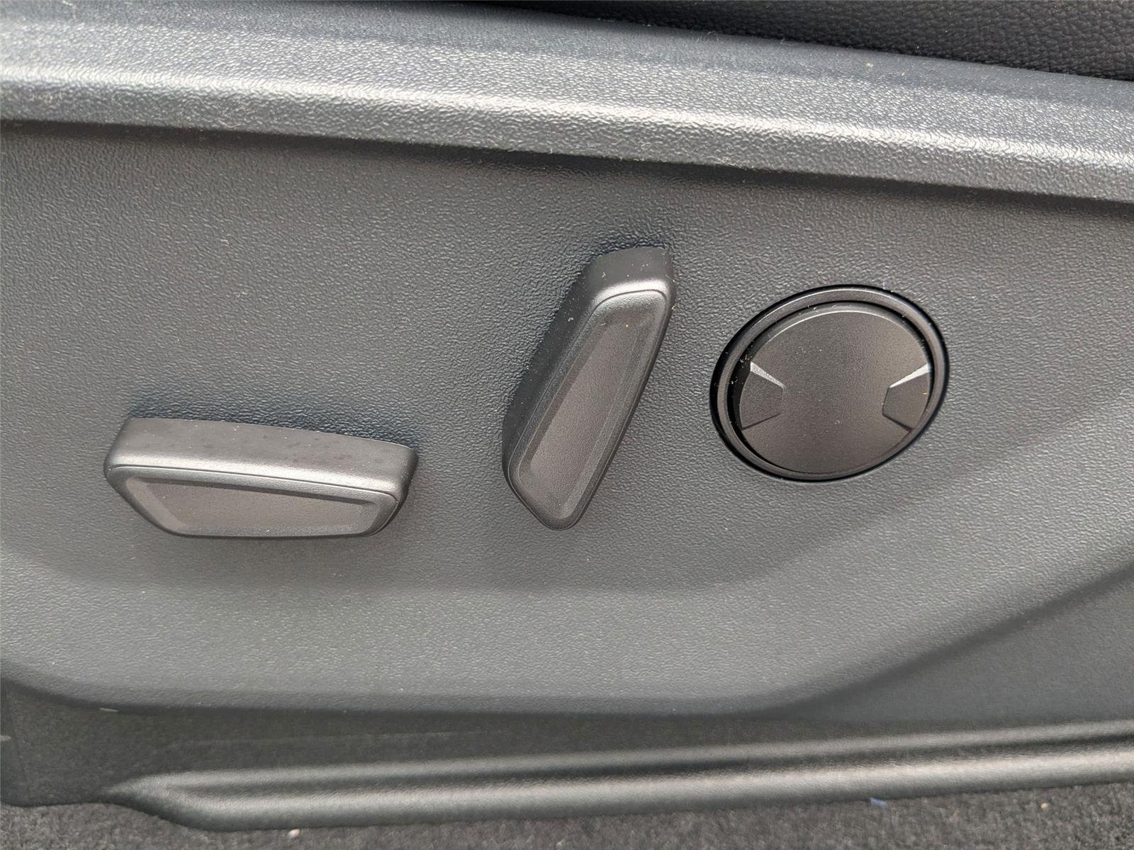 New 2026 Carbonized Gray Metallic Ford F-350® Lariat® image 14