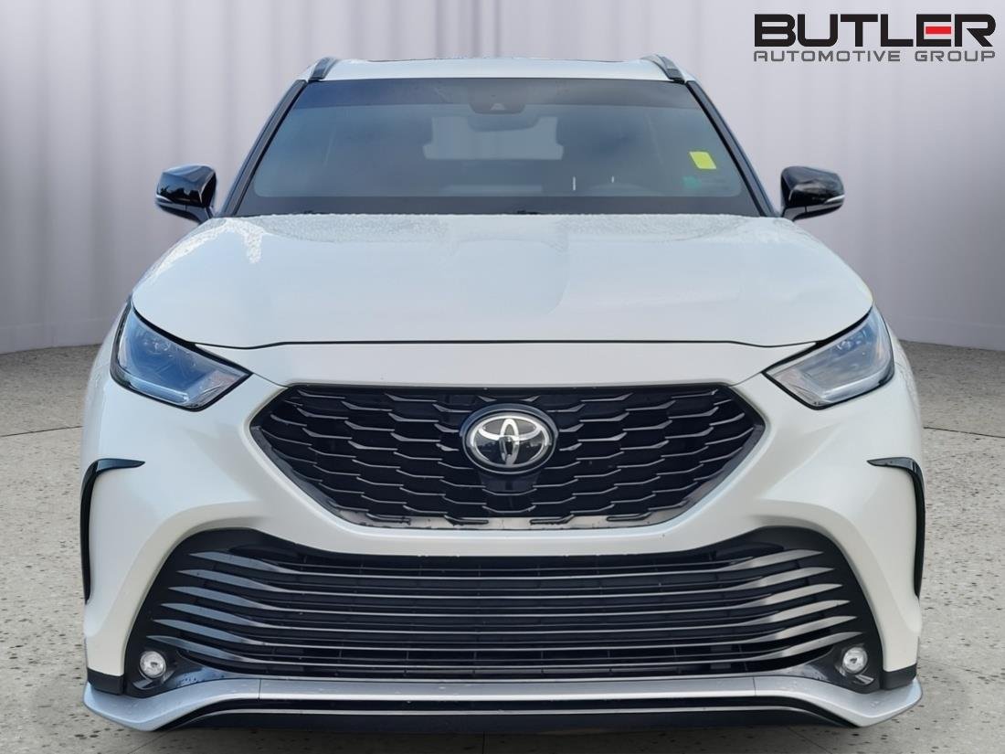 Used 2021 Blizzard Pearl Toyota XSE image 5