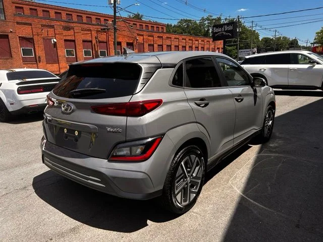 Used 2023 Gray Hyundai SE image 7