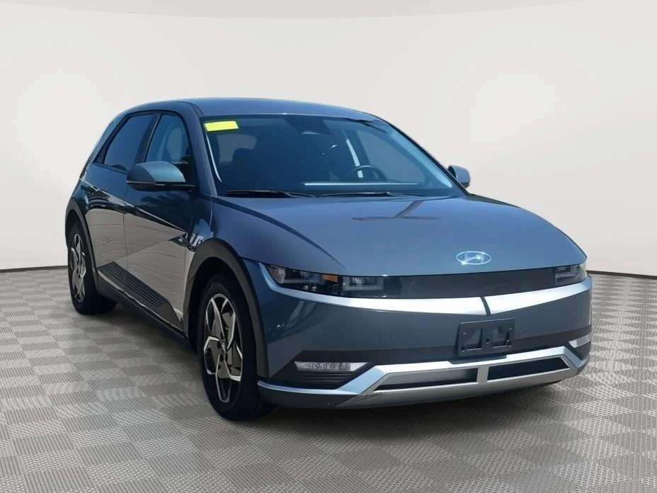 Used 2024 Digital Teal Hyundai SE image 3