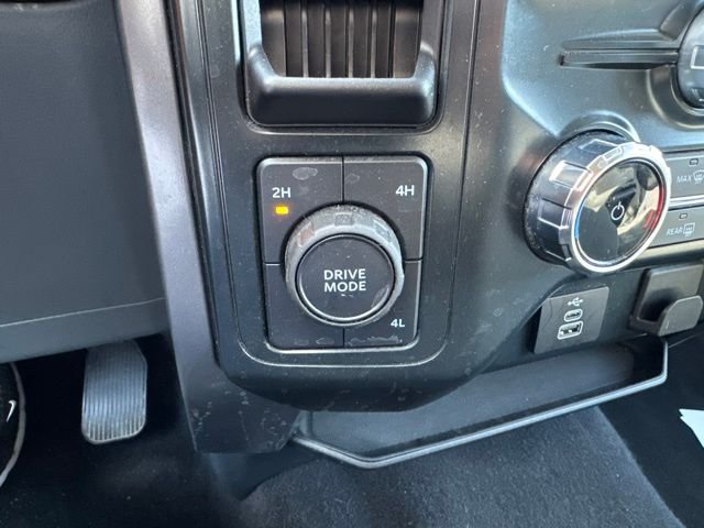 Used 2025 Gray Ford XLT image 24