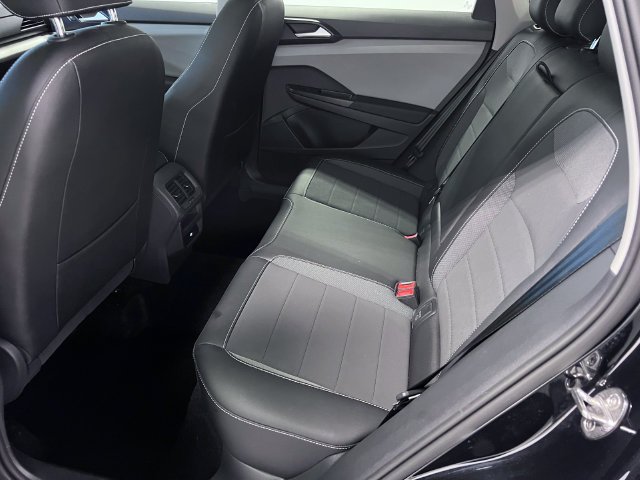 2022 Taos 1.5T SE Black · photo 17