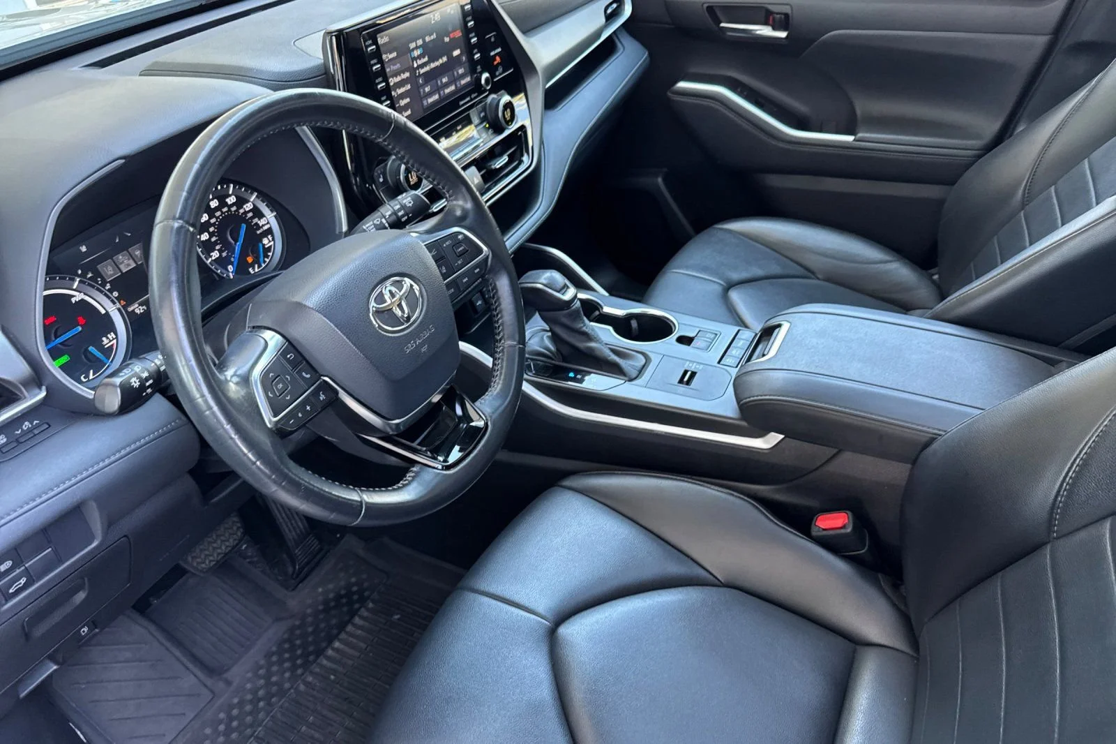 Used 2021 Celestial Silver Toyota Hybrid XLE image 9