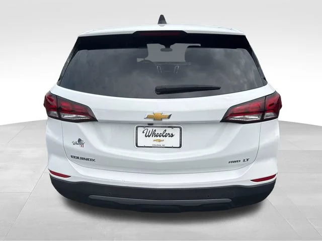 Used 2024 Summit White Chevrolet LT image 4