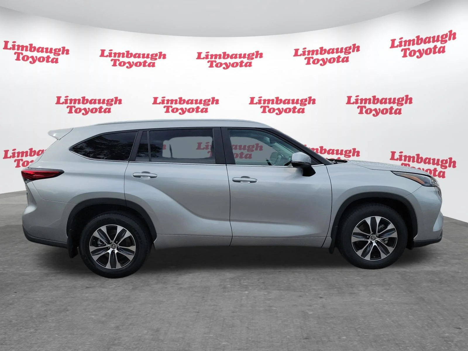 Used 2023 Silver Toyota XLE image 28