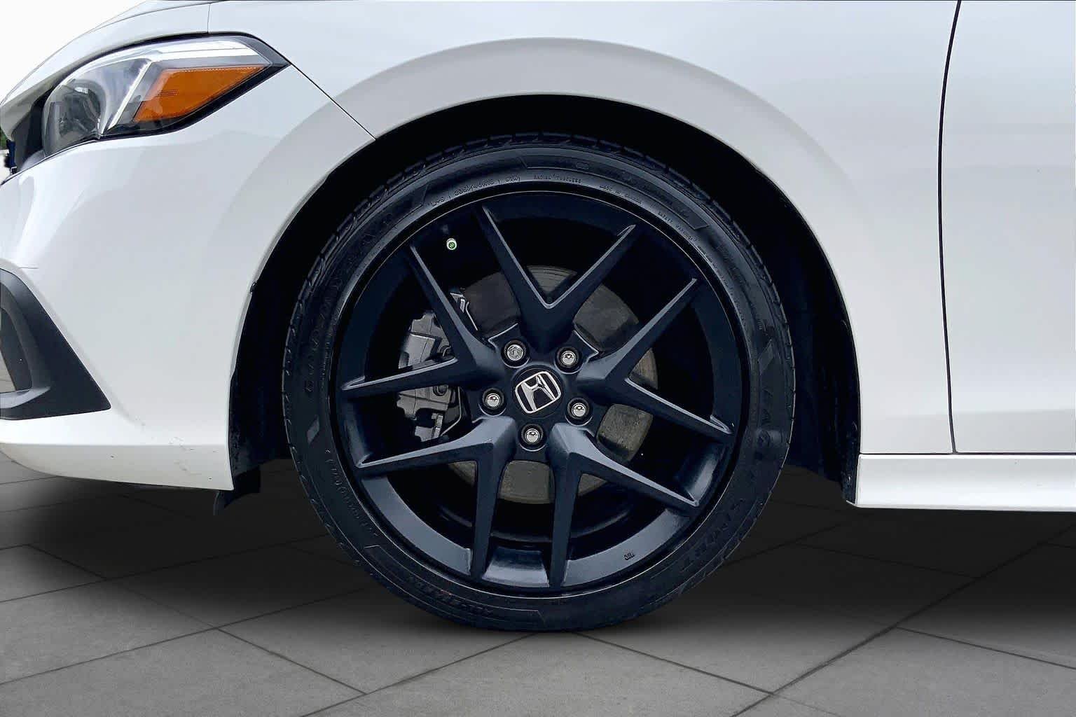 Used 2024 Platinum White Pearl Honda  image 17