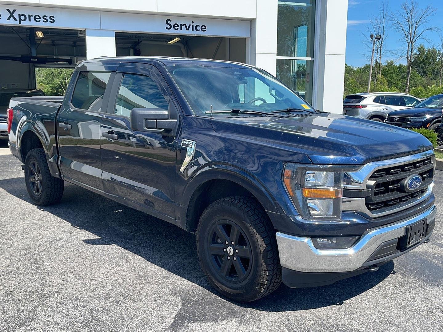 Used 2023 Antimatter Blue Ford XLT image 3