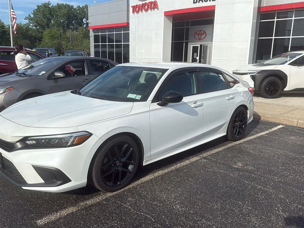 Used 2022 Platinum White Pearl Honda Sport image 2