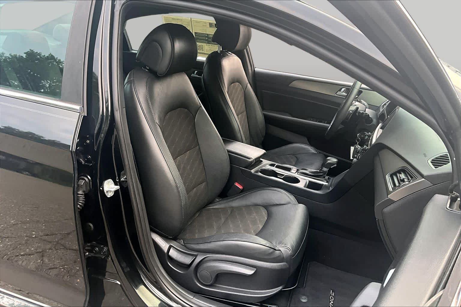 Pre-Owned 2017 Hyundai Sonata Sport