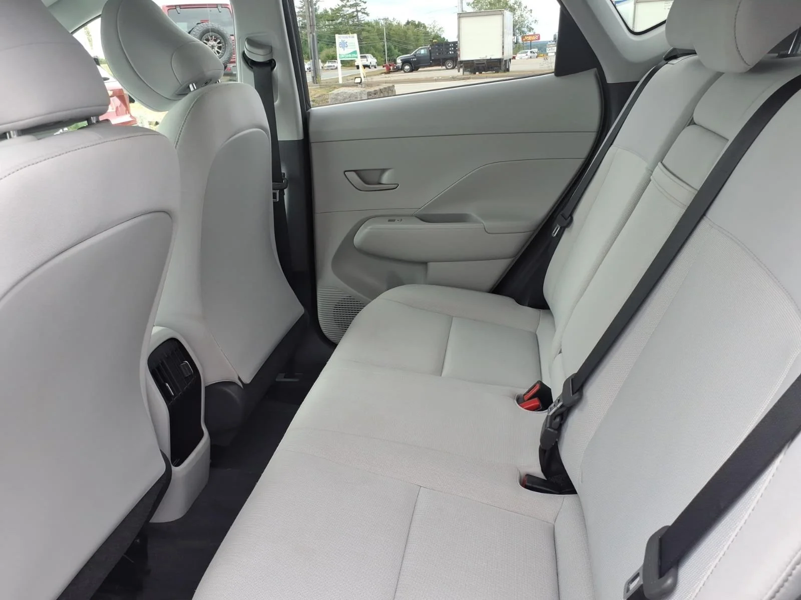 Used 2025 Gray Pearl Hyundai SEL image 14