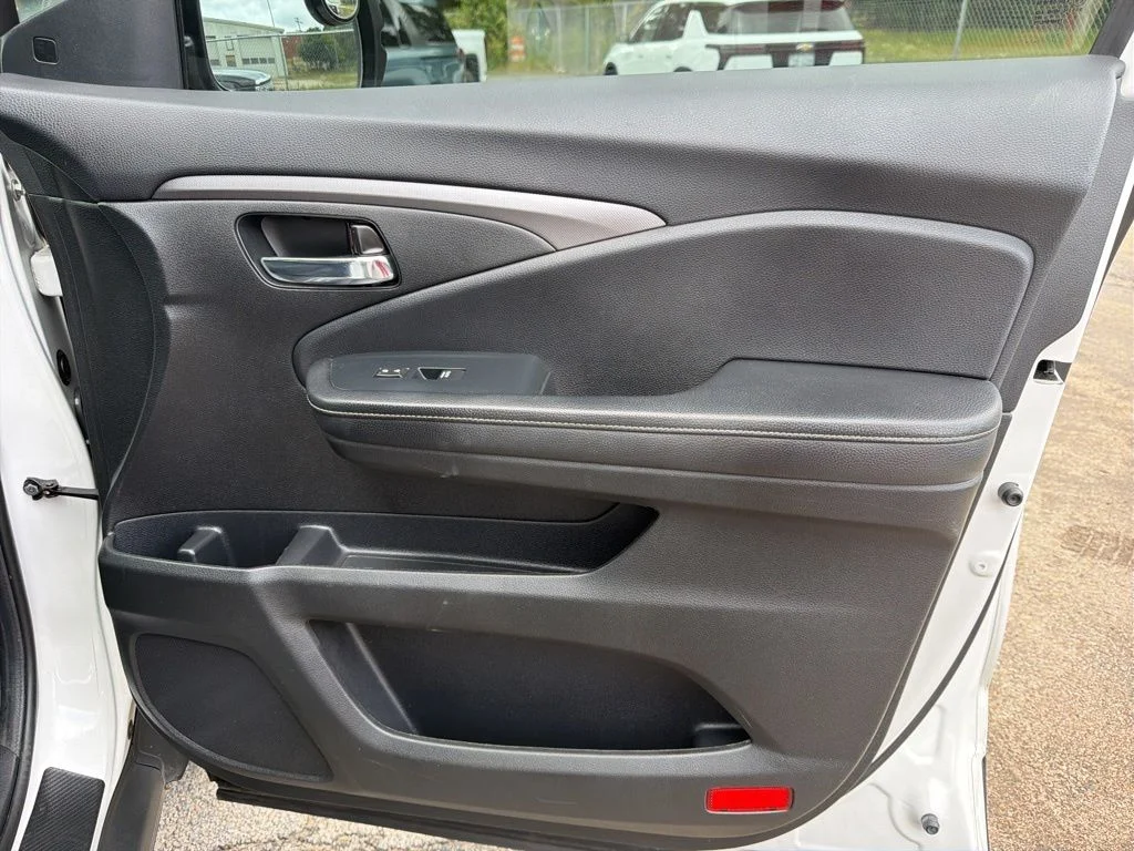 Used 2023  Honda RTL image 7