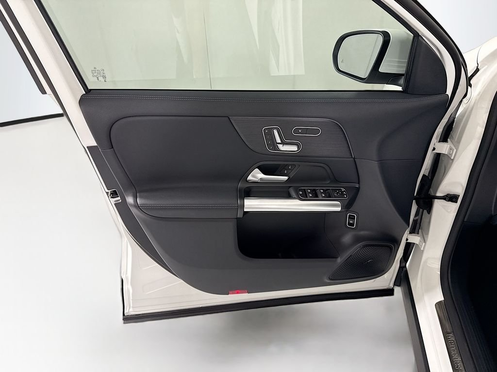 New 2026 Polar White Mercedes-Benz GLA 250 image 24