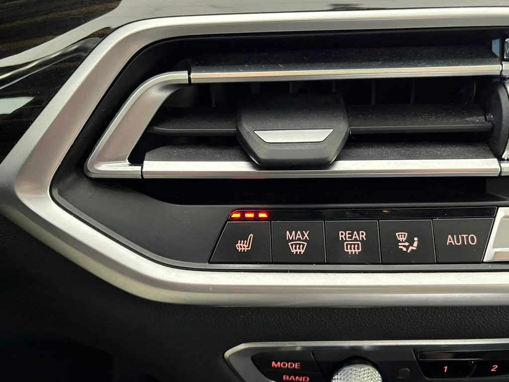 Used 2020 Gray BMW xDrive40i image 10